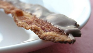 Pozor na priveľa klobásky či slaniny, spôsobuje rakovinu