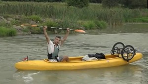 Len 22-ročný Benjamín sa chce na kanoe doplaviť až do Čierneho mora. Ako vyzerá jeho cesta?