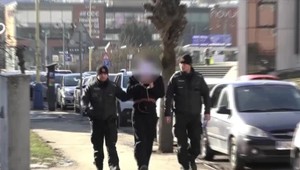 Osemkrát trestaný chlap ide opäť do väzby. Po hádke mal brutálne zavraždiť muža