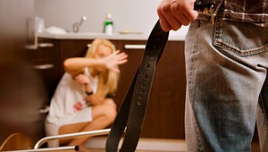 Stredoškoláčky (15,17) znásilnili až traja mladíci! V prenajatom byte...