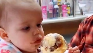 Len 9-mesačné bábätko hitom internetu. Môže za to láska na prvý pohľad