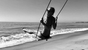 Život je ako na hojdačke, napísala modelka. Našli ju mŕtvu v jej dome