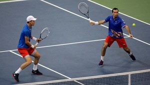 Berdych so Štěpánkom uspeli v debli. Česi vedú vo finále 2:1