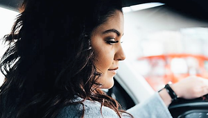 Tak to je poriadna zmena účesu! Celeste Buckingham ukázala svoj krátky zostrih!