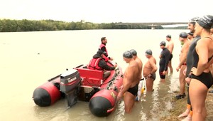 Bratislavský unikát: Dunaj preplávalo z jednej strany na druhú 410 plavcov