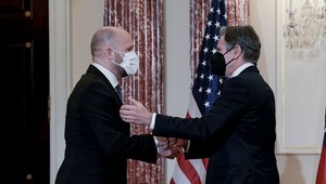 Naď a Korčok podpísali zmluvu s USA, Fico plánuje referendum