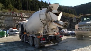 Okolie stavby tunela Višňové ožilo. Tentoraz tam ale pracovali policajti