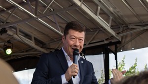 Okamura znovu vyjadril nesúhlas s poskytovaním zbraní Ukrajine počas novoročného prejavu