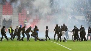 Polícia začala po mele na futbale Trnava - Slovan trestné stíhanie