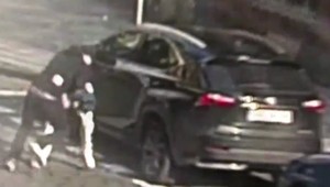 Kabelka v aute bola pre neho veľkým lákadlom, on zas bol lákadlom pre niekoho iného