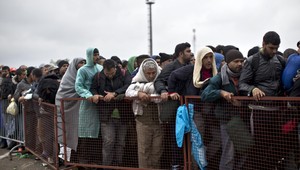 Situácia v Chorvátsku je kritická, putujú tam tisíce utečencov