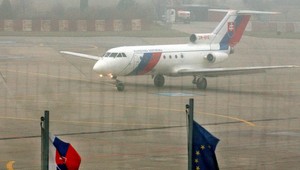 Vládny špeciál s Gašparovičom na palube pred odletom zastavili