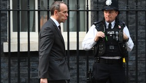 Britský minister pre brexit rezignoval, končí aj ministerka práce