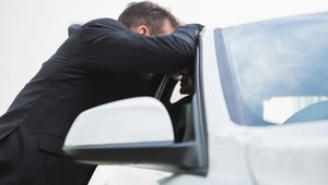 Otca, ktorý zabudol vlani dcéru v aute, odsúdili