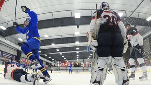 Mladí Slováci prehrali so Švédmi. Na MS18 končia