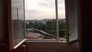 Polícia pristihla ženu pri zvláštnom čine. Kradla bielizeň zo sušiaka