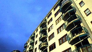 Exkrementy v bytovke, bezmocná je polícia i hygienici