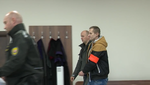 Nafetovaný a opitý recidivista sa neváhal vyhrážať smrťou bratovi aj vlastnej mame