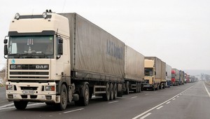 Kamióny opustia diaľnice, prepravu tovaru nahradia lode a vlaky