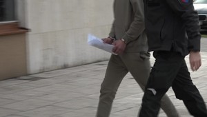 Neplnoletí chlapci ukradli fľašu benzínu aj vzduchovku. To im však nestačilo