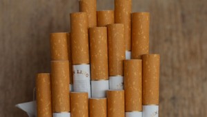 Už ste mali 100 rokov? V tropickom raji si o päť rokov cigarety kúpi málokto