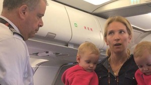 Ďalší konflikt na palube lietadla. Steward sa vyhrážal žene s dvomi deťmi
