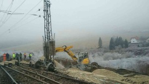 Vykoľajené vagóny sa podarilo odstrániť. Vlaková doprava je stále obmedzená