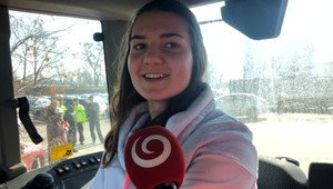 ROZHOVOR: Maturantka za volantom traktora. Otca prehovorila, aby ju pustil na protest