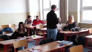 Ich rodiny sa skrývajú pred bombami, oni sa učia na maturity. Ukrajinskí študenti sedia v prešovských laviciach