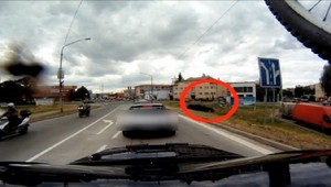 Na Záhorí predpisy neplatia. Kto má veľké auto, môže všetko