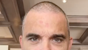 Slávny spevák už minul  za vlasy peniaze v hodnote domu, aj tak to nepomohlo!