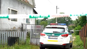 Mŕtva žena v chodbe rodinného domu. Policajti zadržali partnera