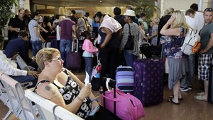 Briti evakuujú svojich turistov z Egypta, Rusi pozastavili lety