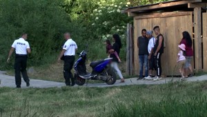 Jazda na skútri sa skončila vážnou nehodou. Opitý mladík stroj nezvládol a zišiel do potoka