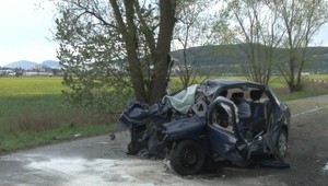 Mladého vodiča zabil náraz do stromu. Nie je vylúčené, že nasmeroval auto do stromu úmyselne