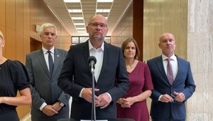 Sulík podal demisiu: Zvyšní ministri SaS tak spravia v pondelok, naďalej trvajú na odchode Matoviča