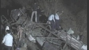 Pri nehode autobusu zahynulo šestnásť ľudí