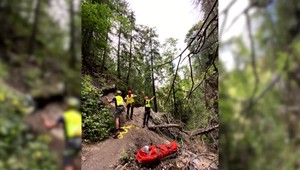 Turista spadol zo skaly. Na pomoc okrem horských záchranárov mu vyrazili aj leteckí