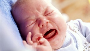 Rodičia, ktorým sociálka odobrala bábätko, čakajú na verdikt súdu