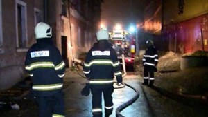 Po požiari bývajú v telocvični, s opravou paneláku chcú pomôcť aj neplatiči