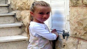 Šialenec z Francúzska. Toto dievčatko (7) popravil guľkou do hlavy