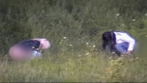 Úchylná zábava pri rybníku: Nakrúcanie močiacich žien