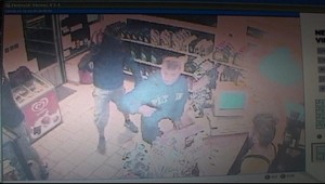 Prepad čerpačky v Lučenci. Ozbrojenci stále unikajú