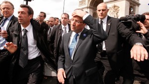 Vládni ochrankári riskujú, len aby dobre vyzerali...