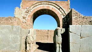 Islamisti ničia pamiatky, kladivo vymenili za buldozéry