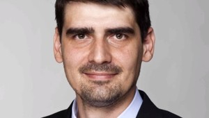 Štátnemu tajomníkovi vzala Lubyová sedem odborov. Bugárovi sa to nepáči