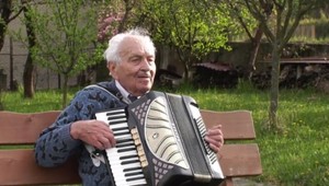 Národný hrdina Vladimír Strmeň pomáha počas pandémie tým najzraniteľnejším z nás. Pre seniorov vyzbieral tisíce eur