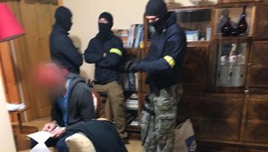 Kukláči si v Nitre posvietili na pozemkovú mafiu. Systém podvodu mali premyslený