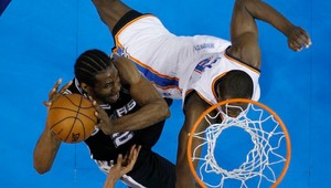 NBA: Oklahoma naháňa San Antonio, Chicago dusí Brooklyn