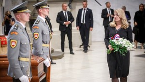 Začali sa pohrebné obrady so zosnulým kardinálom Jozefom Tomkom v Bratislave